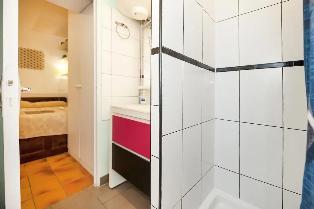 Studio At Colonel Fabien Apartment Paris